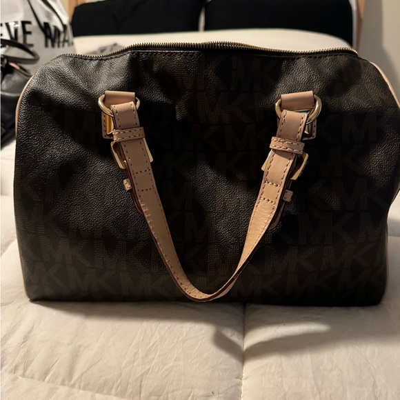 MICHAEL KORS BROWN GRAYSON SIGNATURE LOGO BAG WITH GOLD HARDWARE - Picture 2 of 6